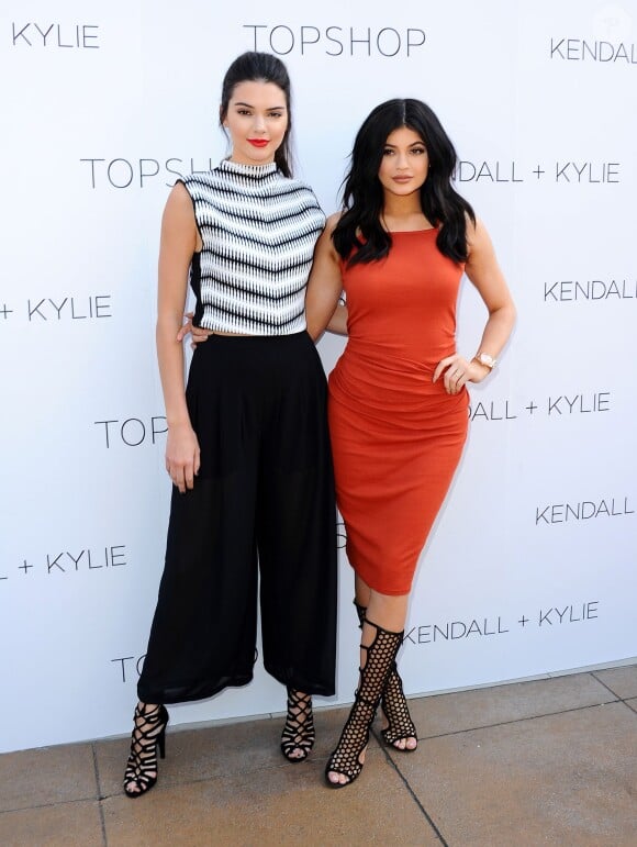 Kendall et Kylie Jenner à The Grove à Los Angeles, le 3 juin 2015.