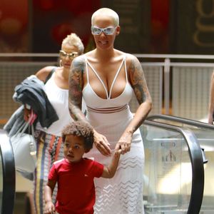 Amber Rose et son fils Sebastian vont au cinéma à Sherman Oaks. Le 19 juillet 2015.