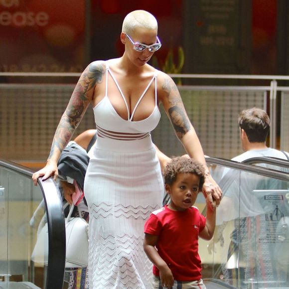Amber Rose et son fils Sebastian vont au cinéma à Sherman Oaks. Le 19 juillet 2015.