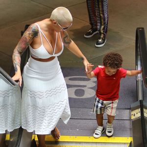 Amber Rose et son fils Sebastian vont au cinéma à Sherman Oaks. Le 19 juillet 2015.