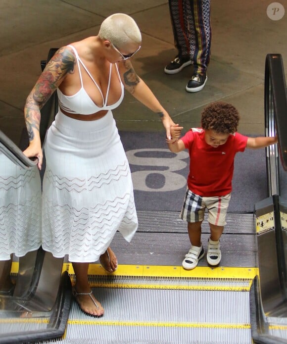 Amber Rose et son fils Sebastian vont au cinéma à Sherman Oaks. Le 19 juillet 2015.