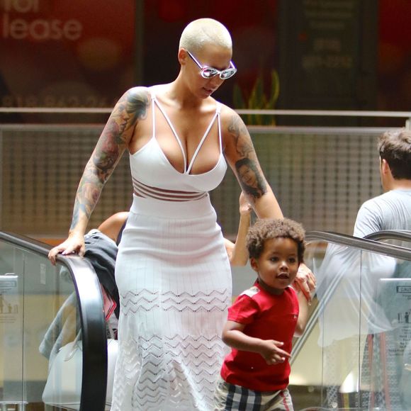 Amber Rose et son fils Sebastian vont au cinéma à Sherman Oaks. Le 19 juillet 2015.