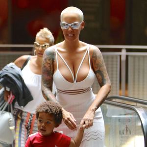 Amber Rose et son fils Sebastian vont au cinéma. Sherman Oaks, Los Angeles, le 19 juillet 2015.