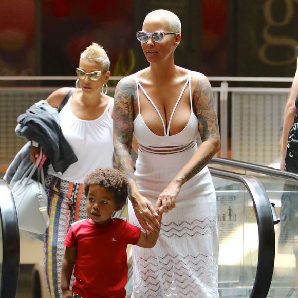 Amber Rose et son fils Sebastian vont au cinéma à Sherman Oaks. Le 19 juillet 2015.