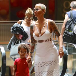 Amber Rose et son fils Sebastian vont au cinéma à Sherman Oaks. Le 19 juillet 2015.