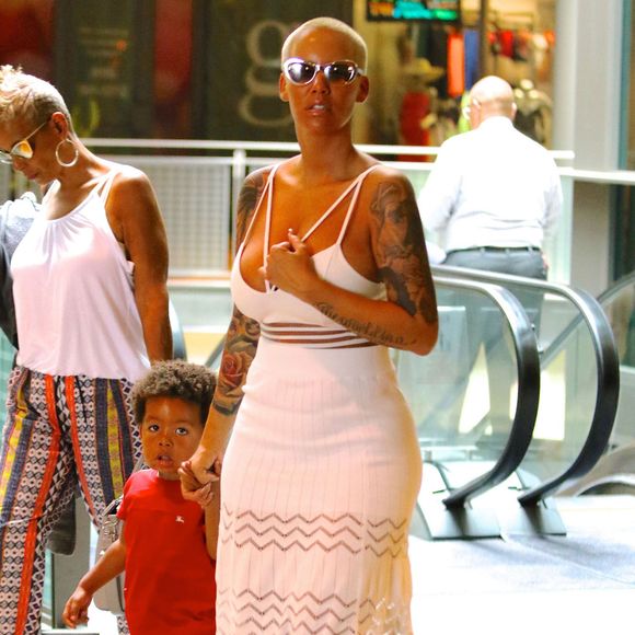 Amber Rose et son fils Sebastian vont au cinéma à Sherman Oaks. Le 19 juillet 2015.