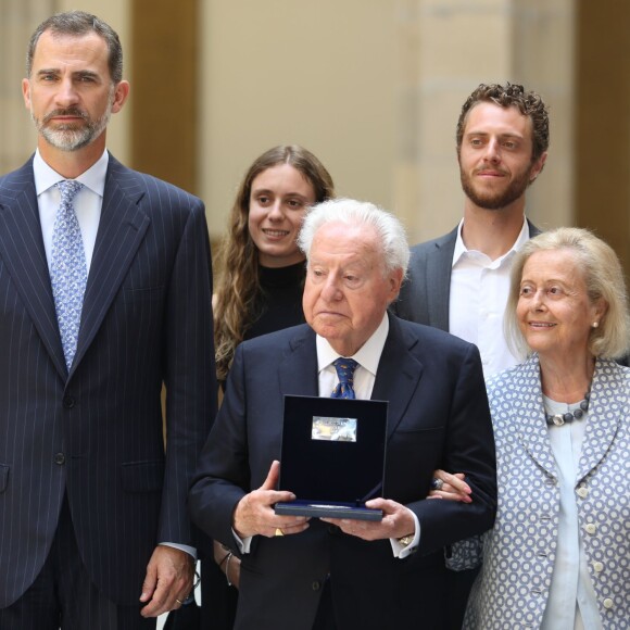 Le roi Felipe VI remettait le 20 juillet 2015 à José Ferrer Sala le prix du royaume du parcours entrepreneurial, au cours d'une cérémonie à Bilbao.