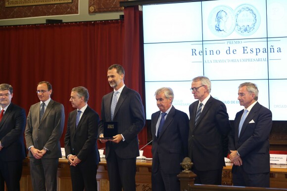 Le roi Felipe VI remettait le 20 juillet 2015 à José Ferrer Sala le prix du royaume du parcours entrepreneurial, au cours d'une cérémonie à Bilbao.