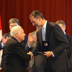 Le roi Felipe VI remettait le 20 juillet 2015 à José Ferrer Sala le prix du royaume du parcours entrepreneurial, au cours d'une cérémonie à Bilbao.