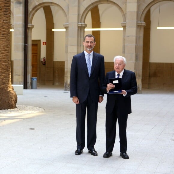 Le roi Felipe VI remettait le 20 juillet 2015 à José Ferrer Sala le prix du royaume du parcours entrepreneurial, au cours d'une cérémonie à Bilbao.