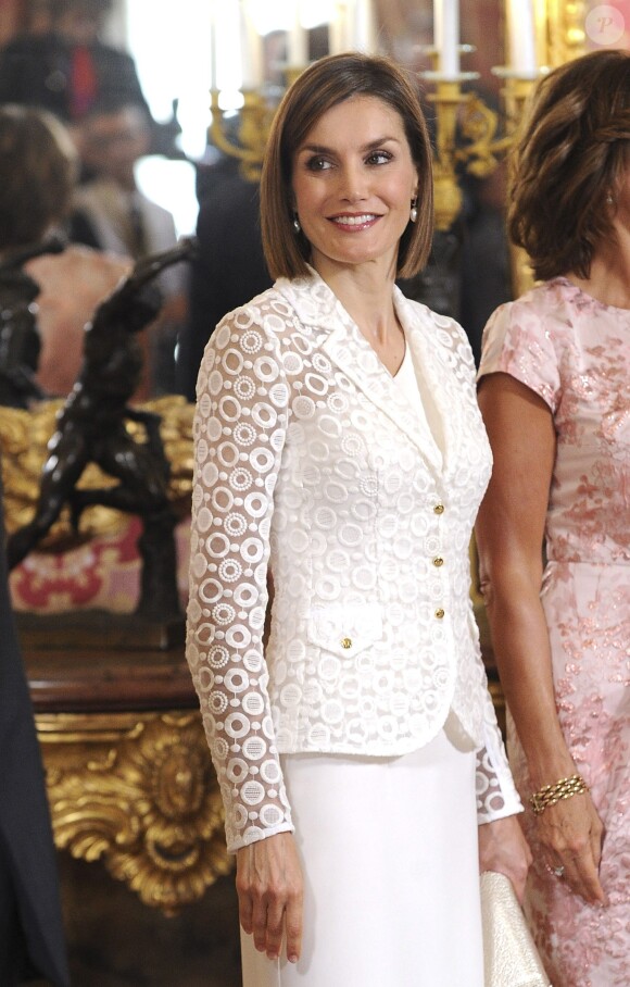 La reine Letizia d'Espagne à Madrid, le 13 juillet 2015, lors de la visite officiel du couple présidentiel roumain.