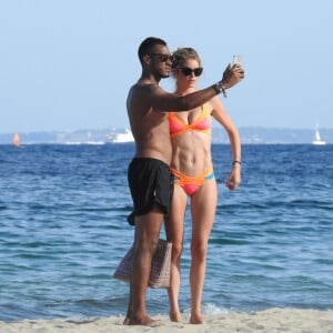 Doutzen Kroes et son mari Sunnery James profitent d'une journée plage à Ibiza le 21 juillet 2015