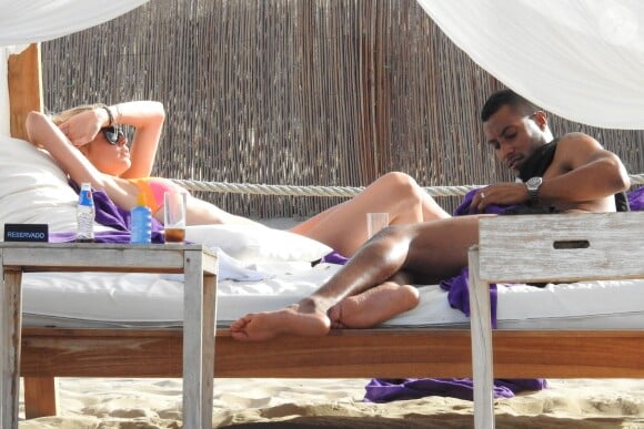 Supermodel Doutzen Kroes is seen enjoying the sun with husband Sunnery James in Spain, July 21, 2015. The former Victoria's Secret model showed off her toned figure in a brightly coloured bikini and she and her husband of five years posed for pictures together. Photo by ABACAPRESS.COM22/07/2015 - 