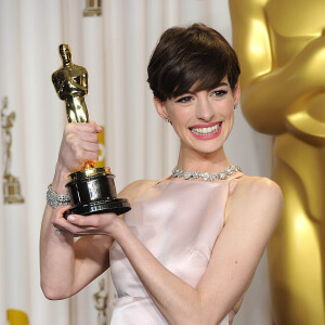 Anne Hathaway aux Oscars 2013 à Hollywood, le 24 février 2013