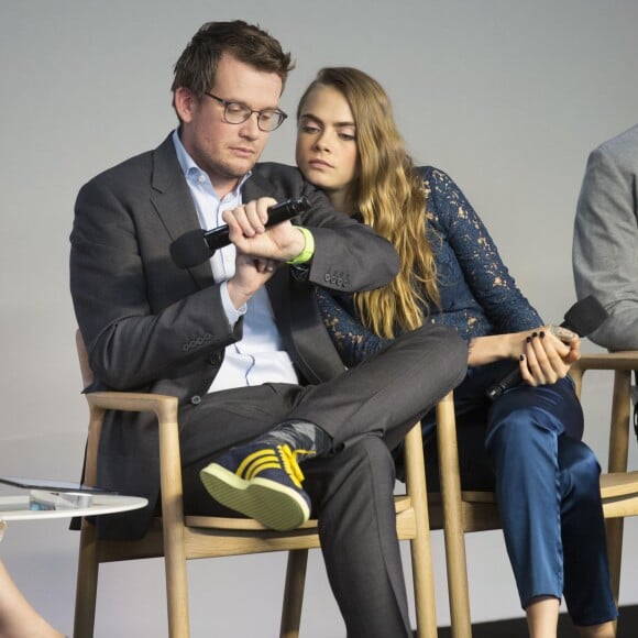 Cara Delevingne, John Green, Nat Wolff et Halston Sage prennent part au Q&A du cast de 'La face cachée de Margo' au magasin Apple, à SoHo. New York, le 21 juillet 2015.