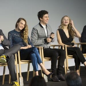 Cara Delevingne, John Green, Nat Wolff et Halston Sage prennent part au Q&A du cast de 'La face cachée de Margo' au magasin Apple, à SoHo. New York, le 21 juillet 2015.