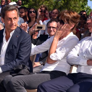 Maud Fontenoy, Nicolas Sarkozy et sa femme Carla et Eric Ciotti, le Président du Conseil Départemantal, participent à une rencontre avec les Républicains au jardin Albert 1er à Nice le 19 juillet 2015.