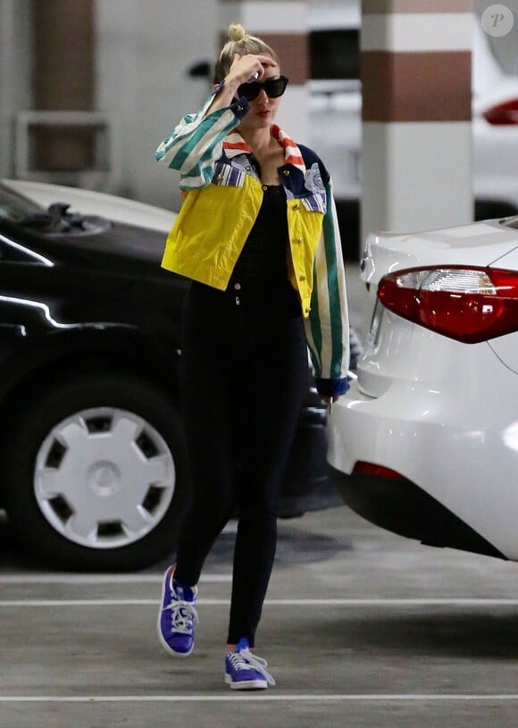 Exclusif - Miley Cyrus se promène dans les rues de Encino, le 21 juillet 2015