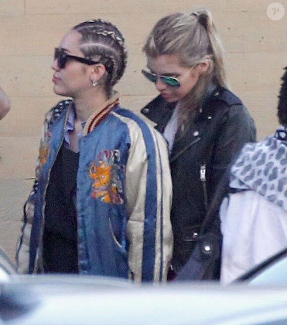 Miley Cyrus et sa compagne Stella Maxwell sont allées déjeuner au restaurant Nobu à Malibu, le 11 juillet 2015 