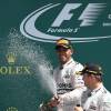 Lewis Hamilton avec Nico Rosberg sur le podium du Grand Prix de Grande-Bretagne sur le circuit de Silverstone, le 5 juillet 2015