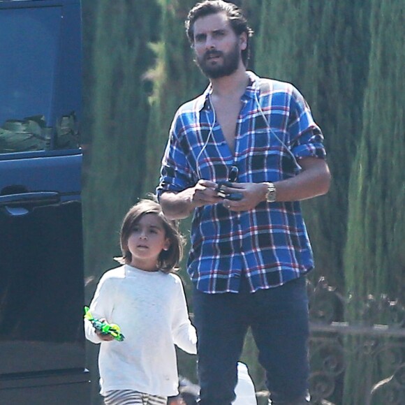 Exclusif - Scott Disick a passé quelques heures en famille avec ses enfants Mason et Penelope à Beverly Hills. Le 23 juillet 2015