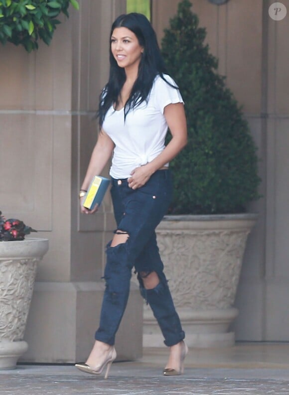 Kourtney Kardashian à la sortie de l'hôtel " Montage Beverly Hills " à Beverly Hills, le 17 juillet 2015