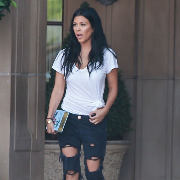 Kourtney Kardashian à la sortie de l'hôtel " Montage Beverly Hills " à Beverly Hills, le 17 juillet 2015