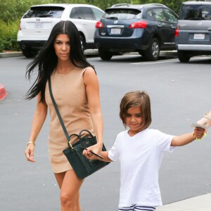 Kourtney and Khloe Kardashian en compagnie de Mason et Kris Jenner vont déjeuner au Jinky's Kanan Cafe à Agoura Hills, Los Angeles, le 21 juillet 2015