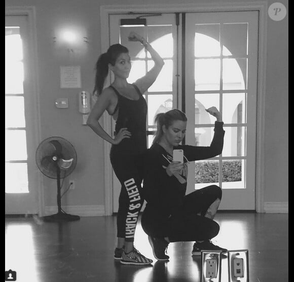 Kourtney Kardashian et sa soeur Khloe après leur séance de sport / juillet 2015