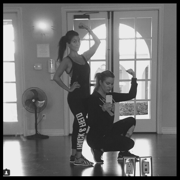 Kourtney Kardashian et sa soeur Khloe après leur séance de sport / juillet 2015