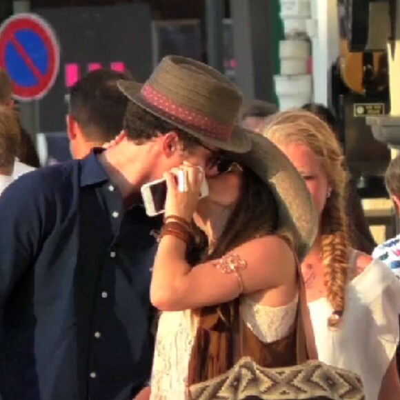 Exclusif - Louis Sarkozy et sa nouvelle compagne Capucine Anav in love lors d'une après-midi shopping puis vont dîner dans un restaurant à Saint-Tropez le 23 juillet 2015.
 