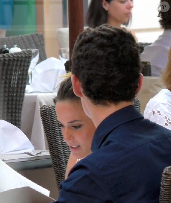 Exclusif - Louis Sarkozy et sa nouvelle compagne Capucine Anav s'embrassent lors d'une après-midi shopping à Saint-Tropez le 23 juillet 2015.