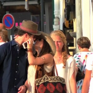 Exclusif - Louis Sarkozy et sa nouvelle compagne Capucine Anav s'embrassent lors d'une après-midi shopping puis vont dîner dans un restaurant à Saint-Tropez le 23 juillet 2015.