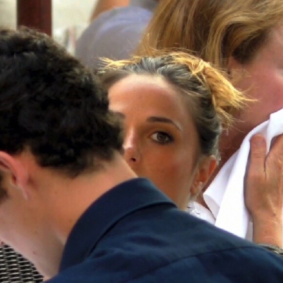 Exclusif - Louis Sarkozy et sa nouvelle compagne Capucine Anav s'embrassent lors d'une après-midi shopping puis vont dîner dans un restaurant à Saint-Tropez le 23 juillet 2015.
