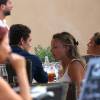 Louis Sarkozy et sa nouvelle compagne Capucine Anav font du shopping et vont dîner dans un restaurant à Saint-Tropez le 23 juillet 2015.