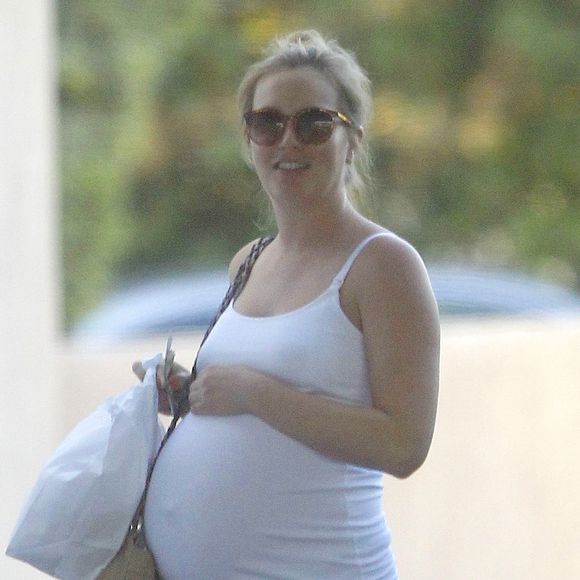 Exclusif - Leighton Meester, enceinte, va déjeuner au restaurant Casa Vega avec une amie à Los Angeles, le 15 juillet 2015.