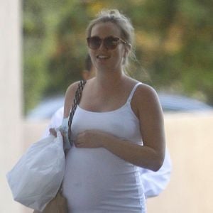 Exclusif - Leighton Meester, enceinte, va déjeuner au restaurant Casa Vega avec une amie à Los Angeles, le 15 juillet 2015.