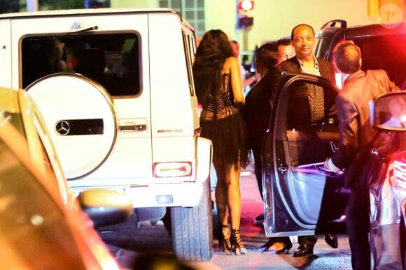 Naomi Campbell quitte le VIP Room à Saint-Tropez, le 24 juillet 2015.
