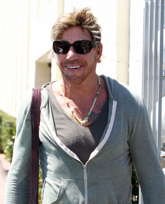 Mickey Rourke se promène dans les rues à Beverly Hills Los Angeles, le 25 juillet 2015