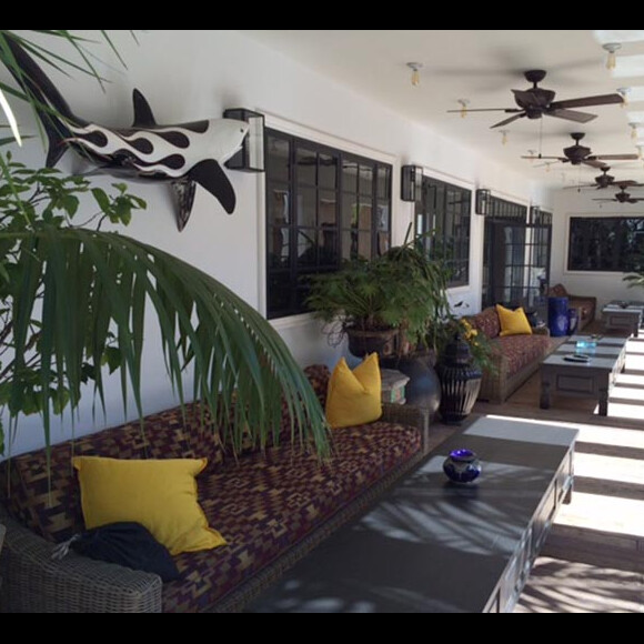 Exclusif : Atteint d'un cancer, Christian Audigier s'est fait construire une nouvelle maison en bois et verre, trés Palm Springs 1950, qu'il a décoré lui même : s'il sort vainqueur de ce nouveau combat il aura un nouveau nid pour recommencer une nouvelle vie. De son côté, Nathalie, la femme de sa vie, lui a offert un bouddha géant, (le même que celui de Bob Dylan) pour lui porter bonheur. Christian Audigier s'est marié avec sa compagne, Nathalie Sorensen, le 6 mars 2015, avant de rentrer à l'hôpital Cedar Sinaï pour démarrer ses séances de chimiothérapie, avant sa greffe de moelle osseuse. #