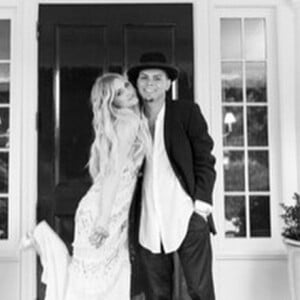 Evan Ross a posté des photos de son mariage avec Ashlee Simpson qui s'est déroulé le 30 août 2014 dans le Connecticut. Juillet 2015