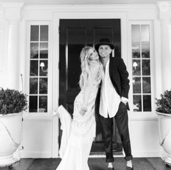 Evan Ross a posté des photos de son mariage avec Ashlee Simpson qui s'est déroulé le 30 août 2014 dans le Connecticut. Juillet 2015