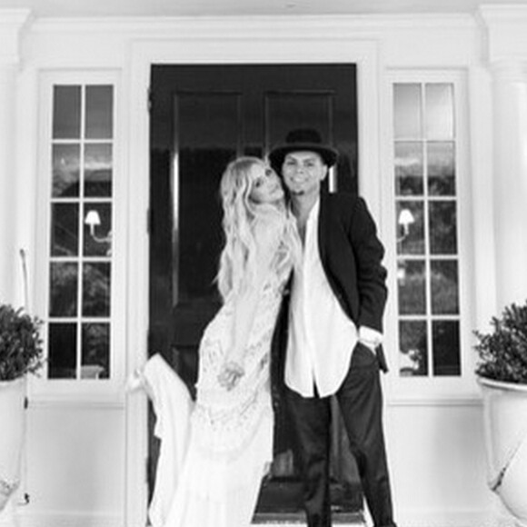 Evan Ross a posté des photos de son mariage avec Ashlee Simpson qui s'est déroulé le 30 août 2014 dans le Connecticut. Juillet 2015