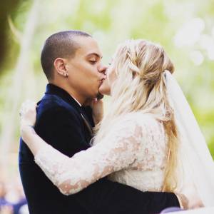 Evan Ross a dévoilé des photos de son mariage avec Ashlee Simpson qui s'est déroulé le 30 août 2014 à Greenwich dans le Connecticut. Juillet 2015