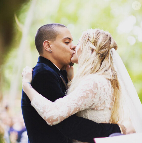 Evan Ross a dévoilé des photos de son mariage avec Ashlee Simpson qui s'est déroulé le 30 août 2014 à Greenwich dans le Connecticut. Juillet 2015