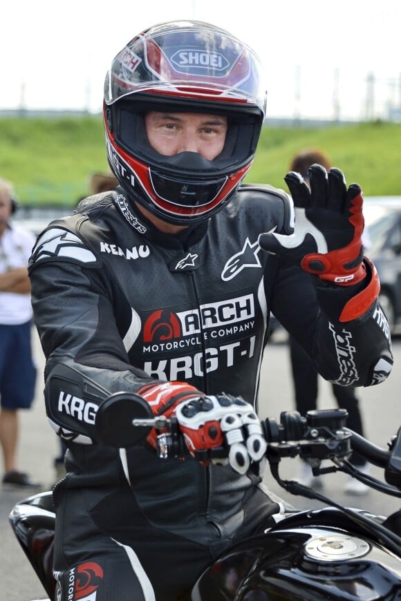 L'acteur Keanu Reeves essaye sa moto sur le circuit de Suzuka au Japon le 25 Juillet 2015