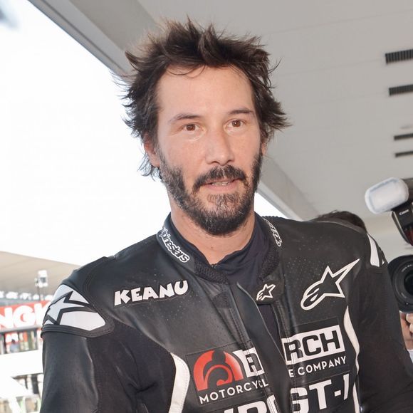L'acteur Keanu Reeves essaye sa moto à Suzuka au Japon le 25 Juillet 2015