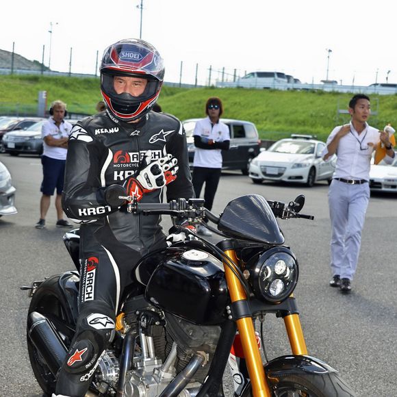 Keanu Reeves essaye sa moto sur le circuit de Suzuka au Japon le 25 Juillet 2015