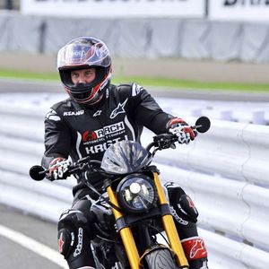 Keanu Reeves essaye sa moto sur le circuit de Suzuka au Japon le 25 Juillet 2015