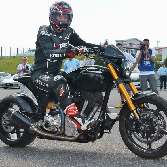 Keanu Reeves essaye sa moto sur le circuit de Suzuka au Japon le 25 Juillet 2015